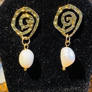Roman's Garden- Golden Pearl Earrings